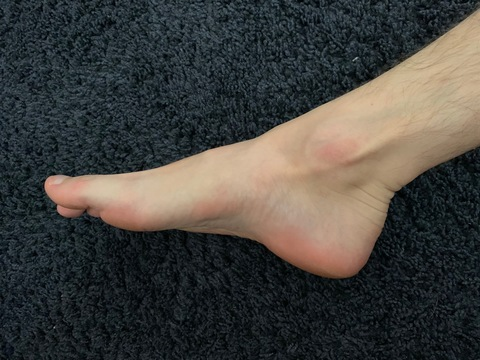 Header of aussiemalefeet1