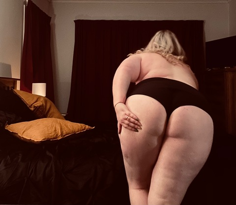 Header of curvyqueen29