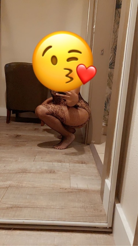 mz.peacho5 onlyfans leaked picture 2