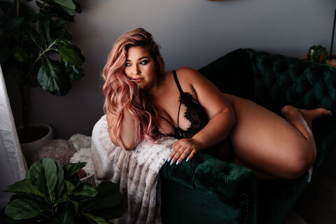 Header of thebigbootybarbie2