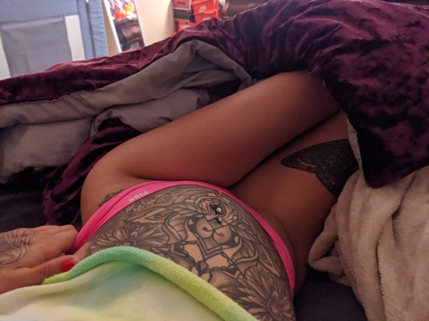 tiaraxo22 onlyfans leaked picture 2